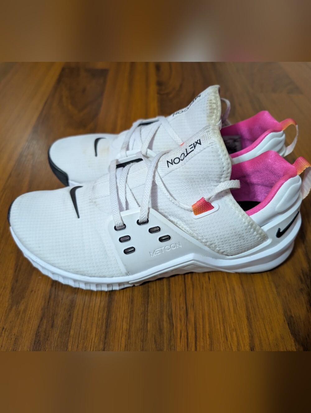 Nike Free Metcon 2 sneakers in white and fuchsia Size 8.5